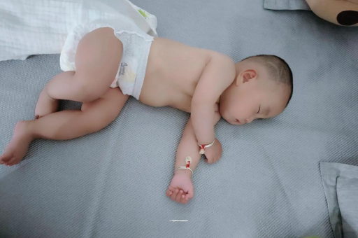 湛江怎样教宝宝爬